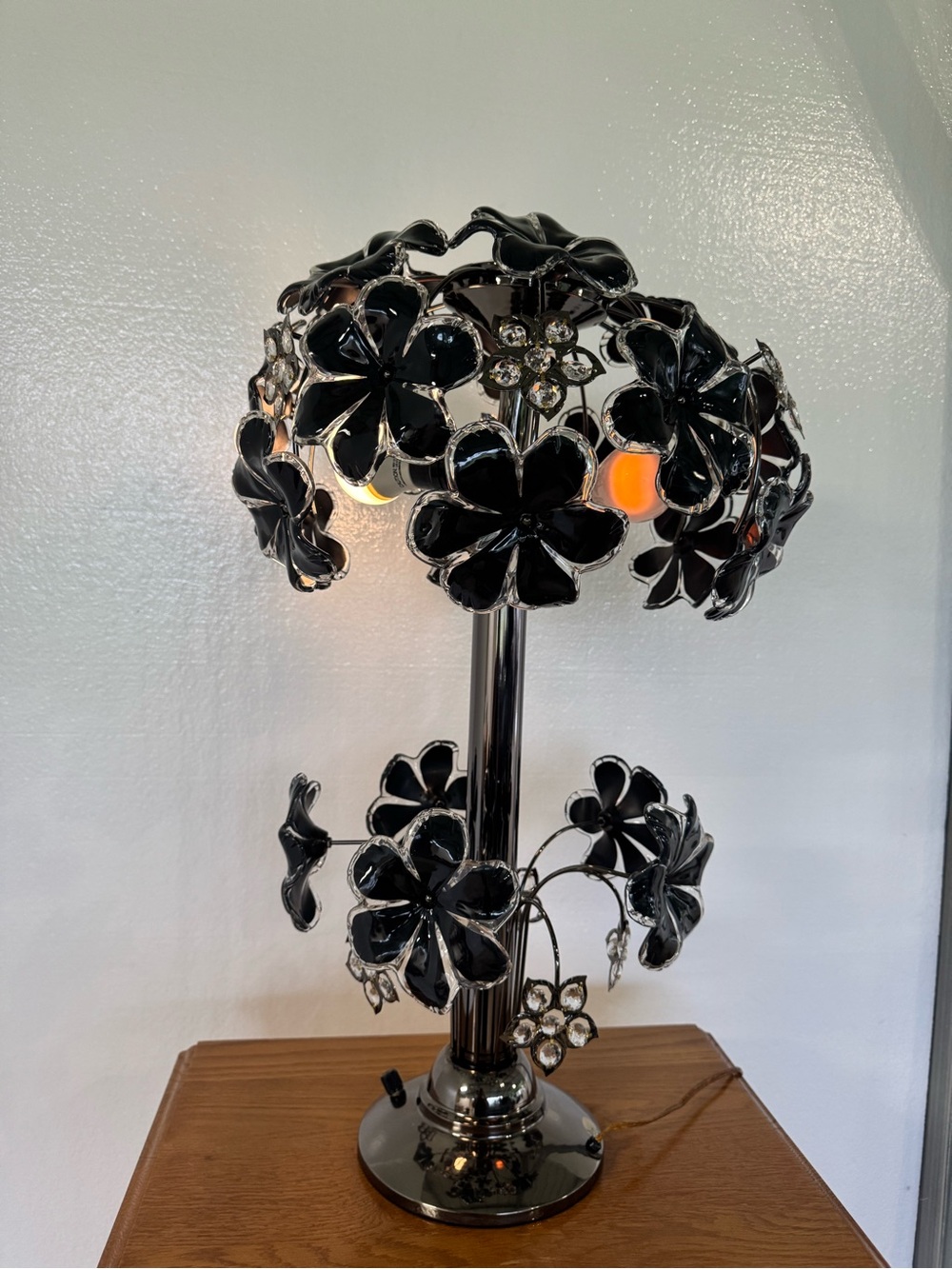LUCITE TOPIARY FLOWER LAMP - Picture 5 of 8